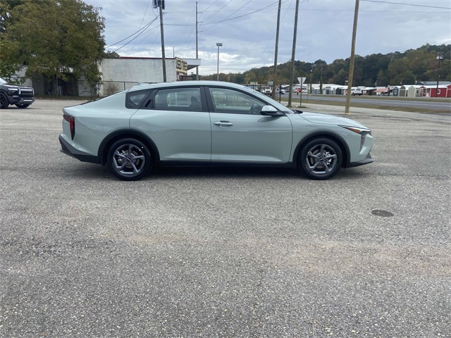 2025 Kia K4 LXS photo 2