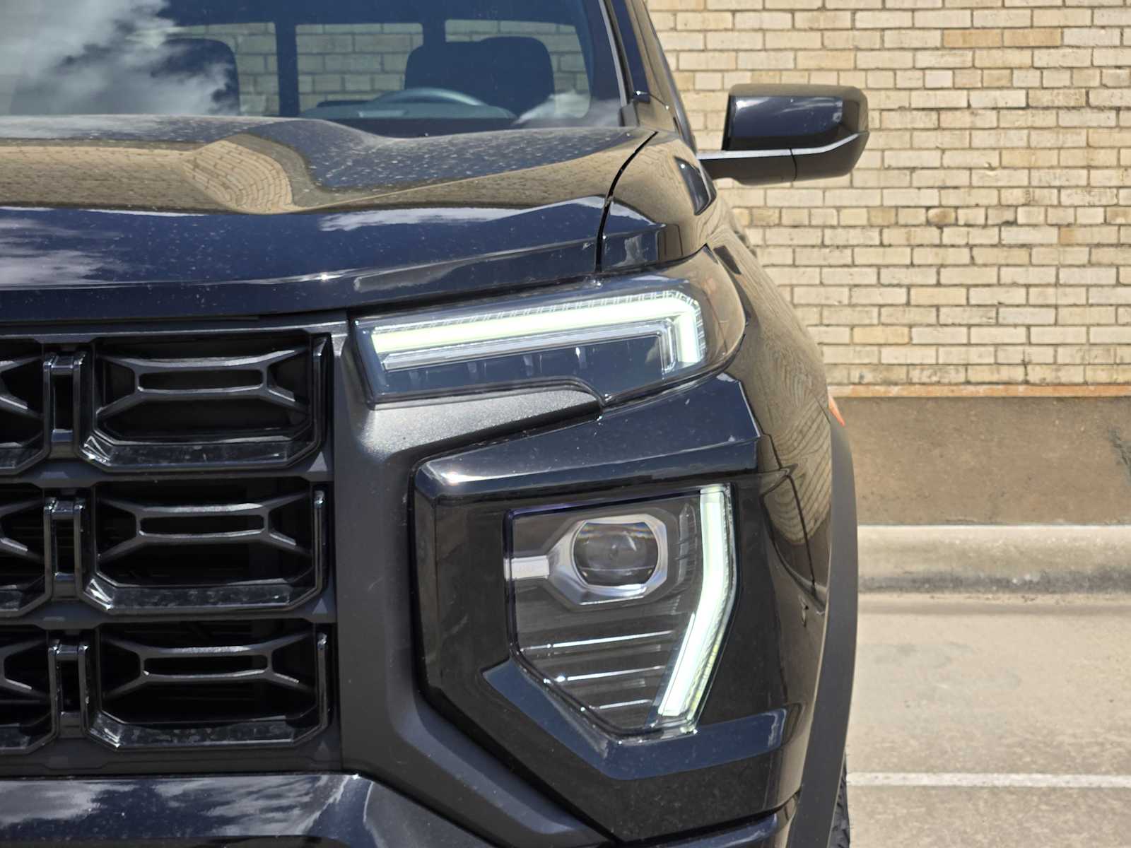 New 2025 Onyx Black GMC Elevation image 5