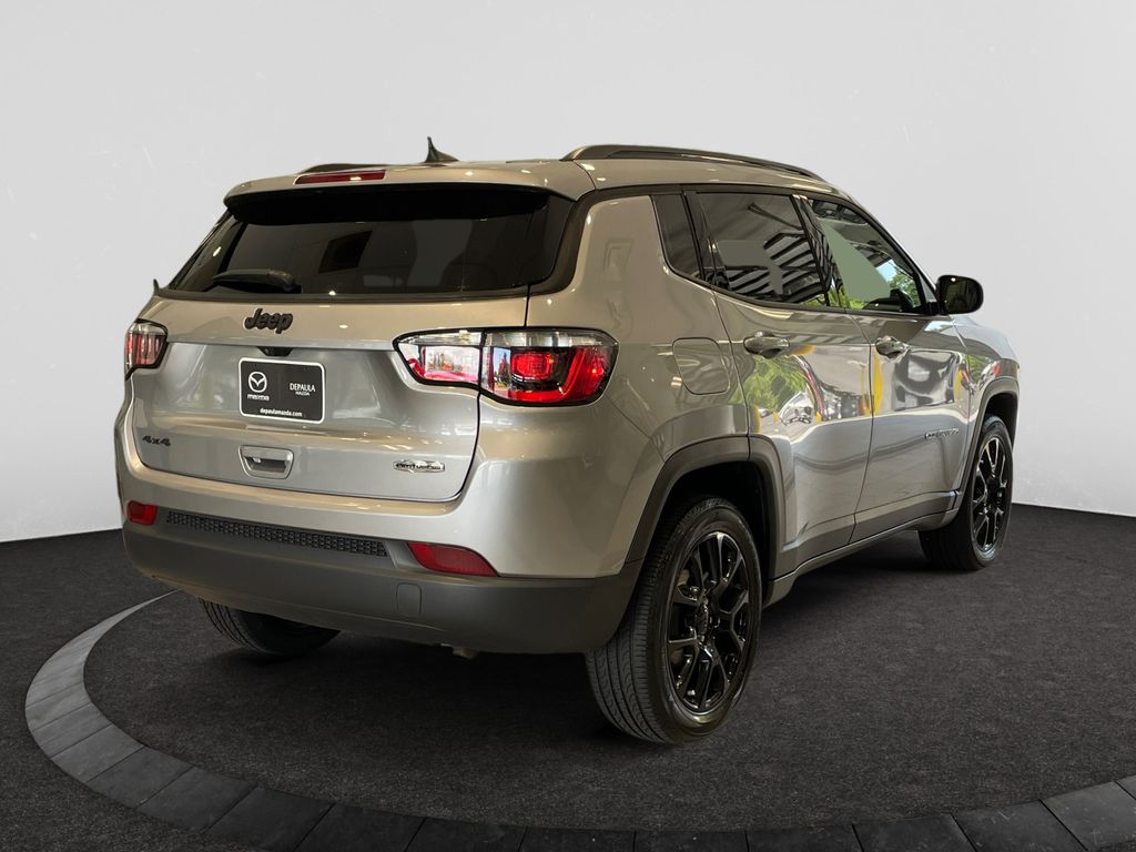 2022 Jeep Compass Latitude Lux photo 5
