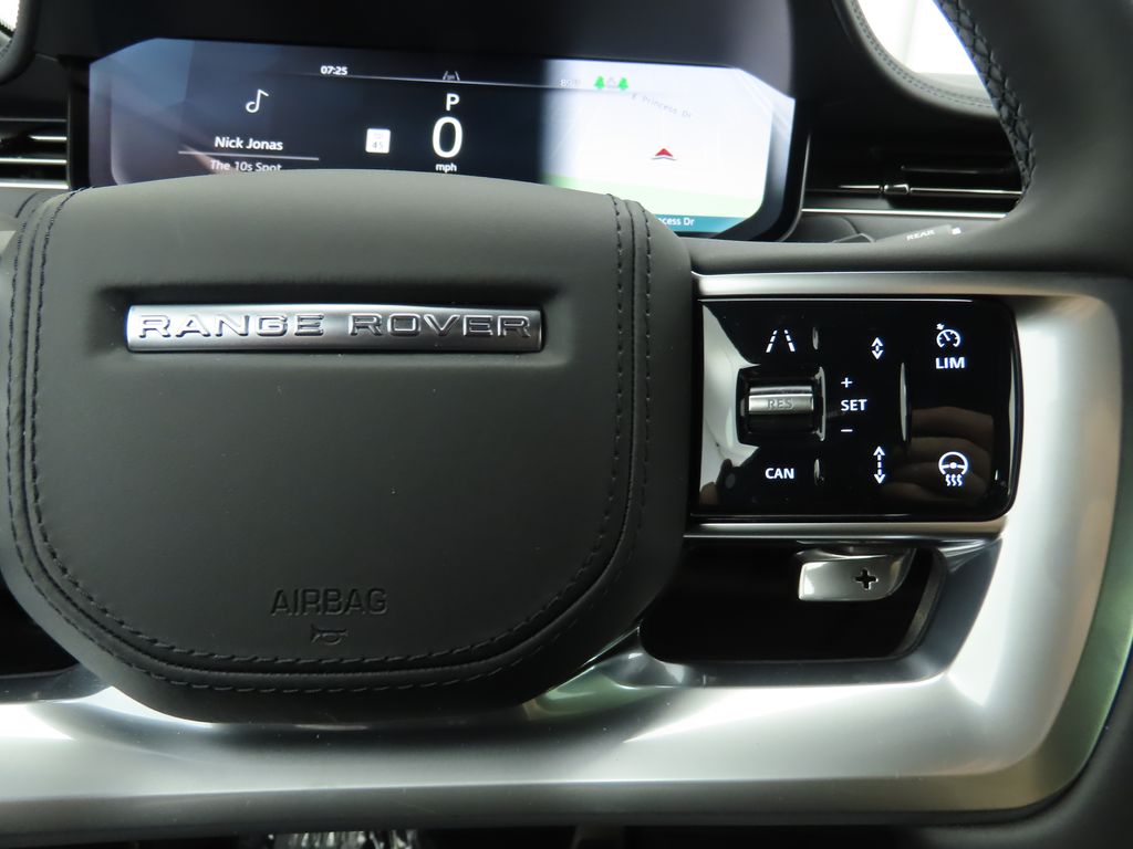 2025 Land Rover Range Rover SE photo 13