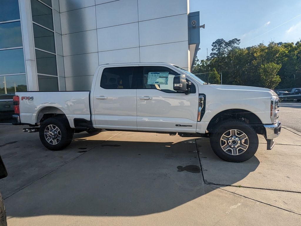 2025 Ford F-350 Lariat photo 3
