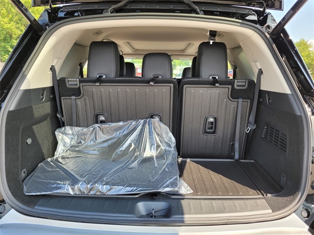 2025 Nissan Pathfinder Platinum photo 18