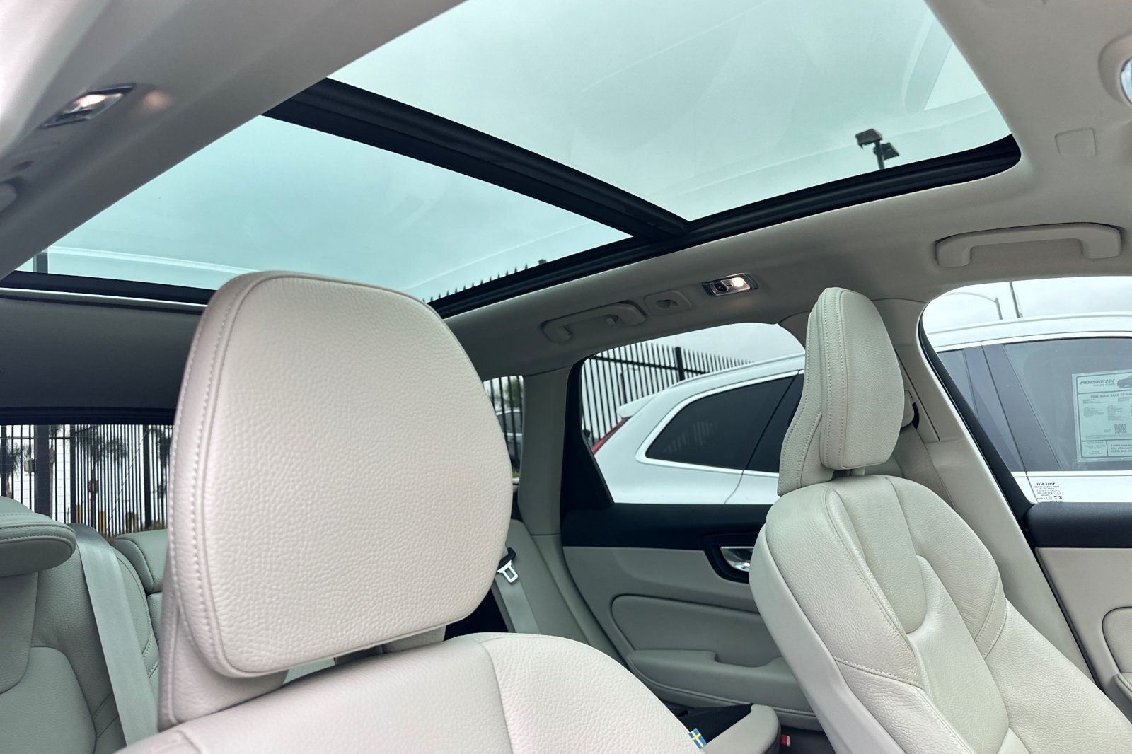 2021 Volvo XC60 Recharge Hybrid T8 Inscription Expression photo 17