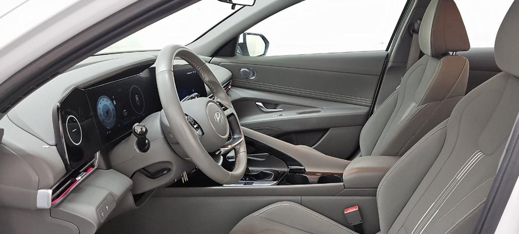 2024 Hyundai Elantra SEL Convenience photo 2