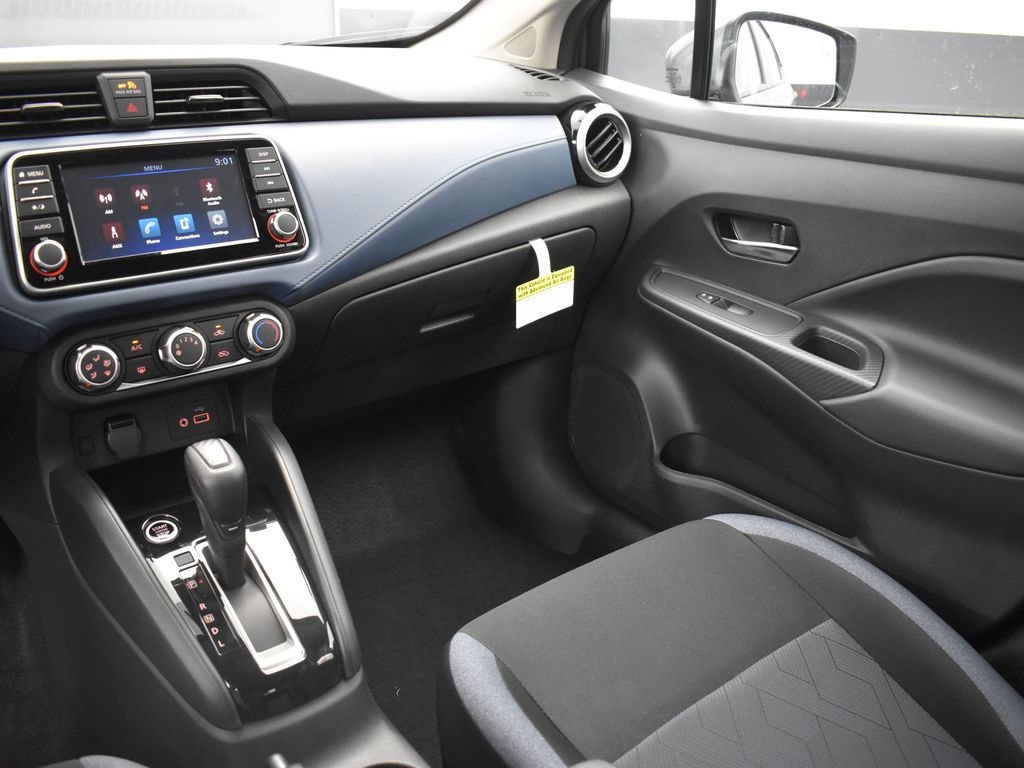 2025 Nissan Versa 1.6 SV photo 30