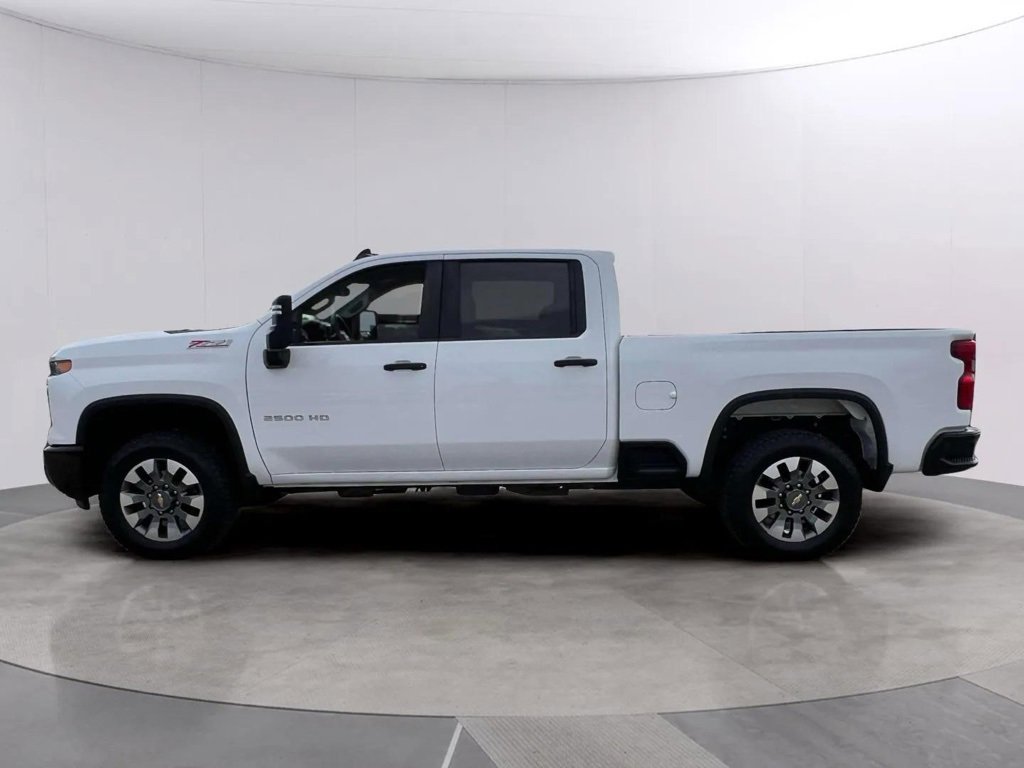 2024 Chevrolet Silverado 2500HD Custom photo 2