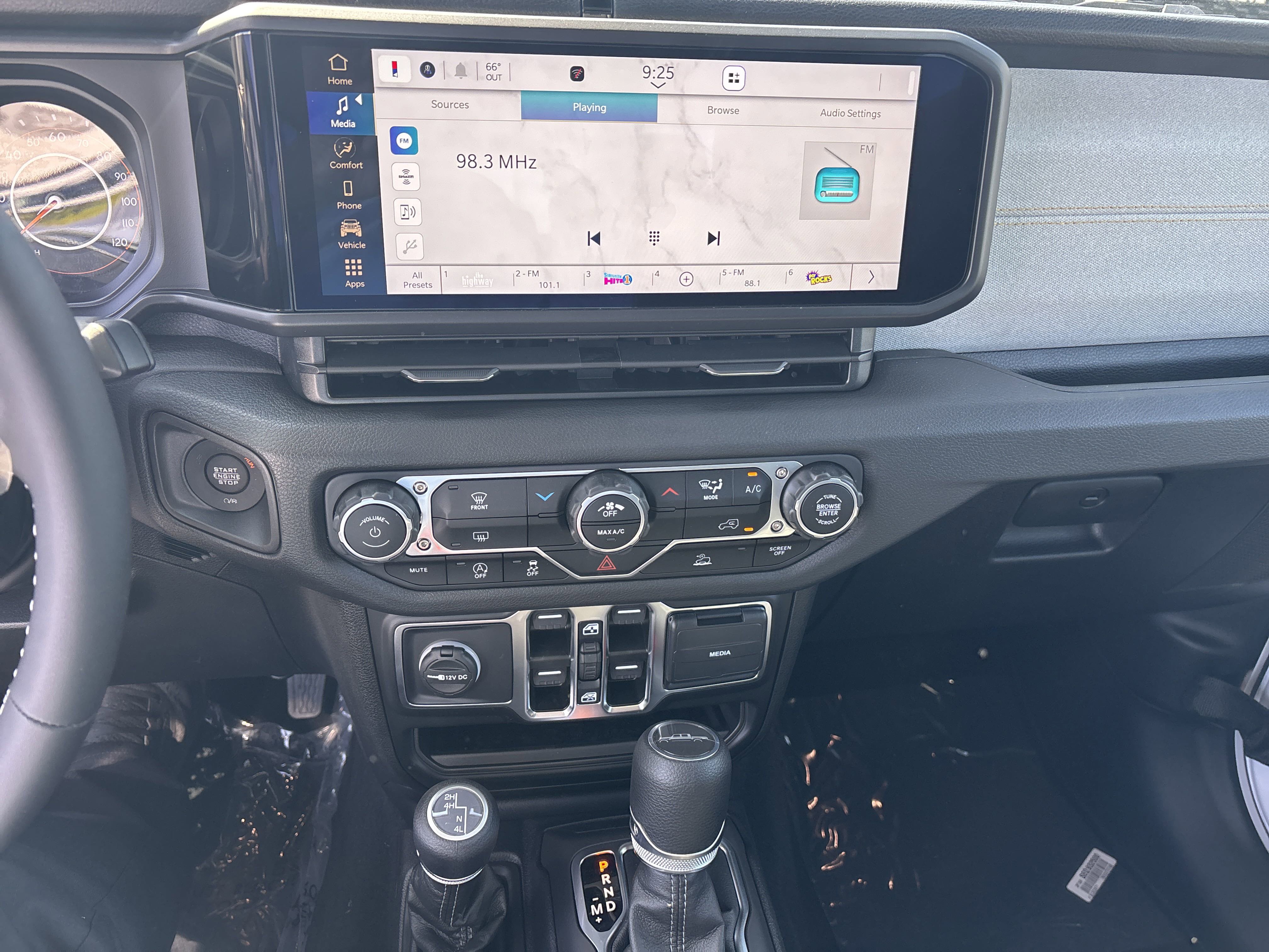 2025 Jeep Gladiator Sport S photo 22