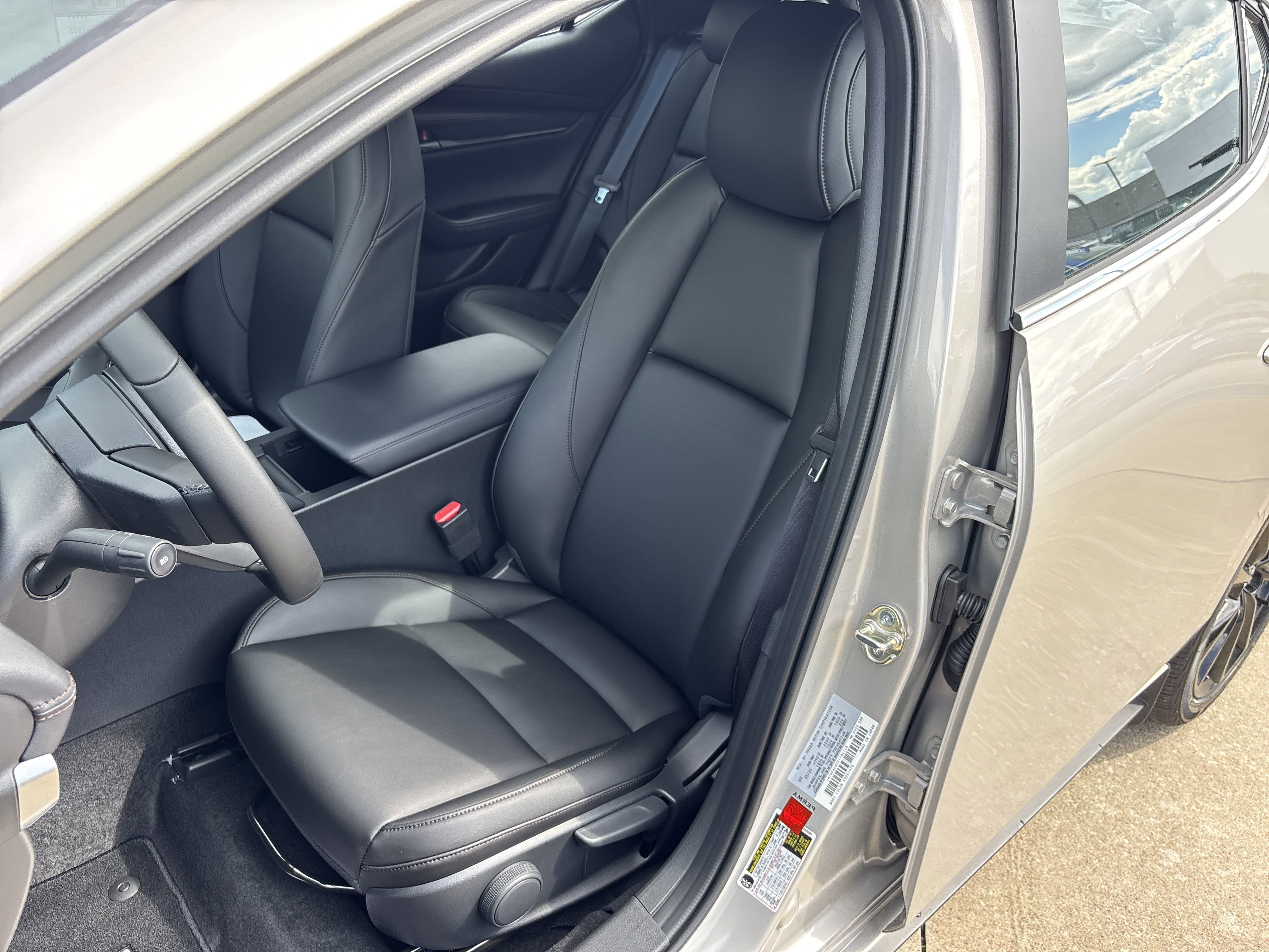 2025 Mazda Mazda3 Hatchback 2.5 Select Sport photo 3