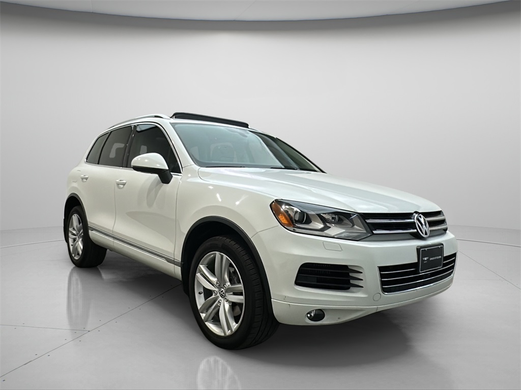 2014 Volkswagen Touareg Sport's photo