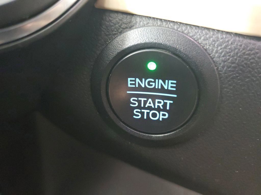 2022 Ford Escape Titanium Hybrid photo 19
