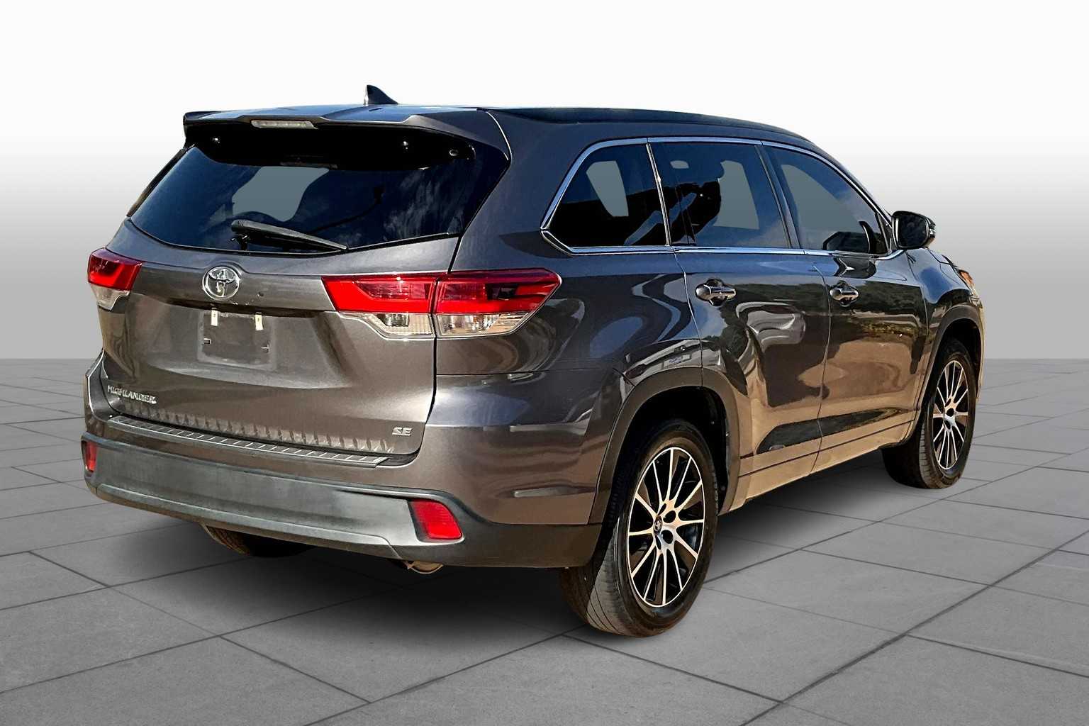 2017 Toyota Highlander SE photo 11