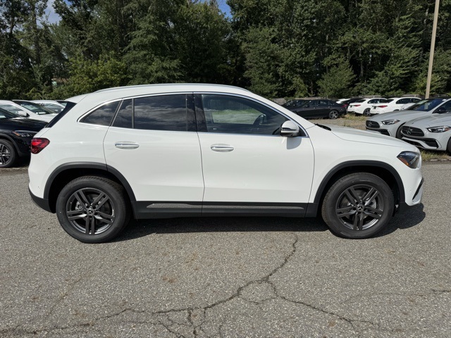 2026 Mercedes Benz GLA 250 4MATIC photo 2