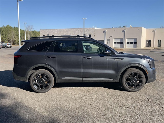 2025 Kia Sorento S photo 2