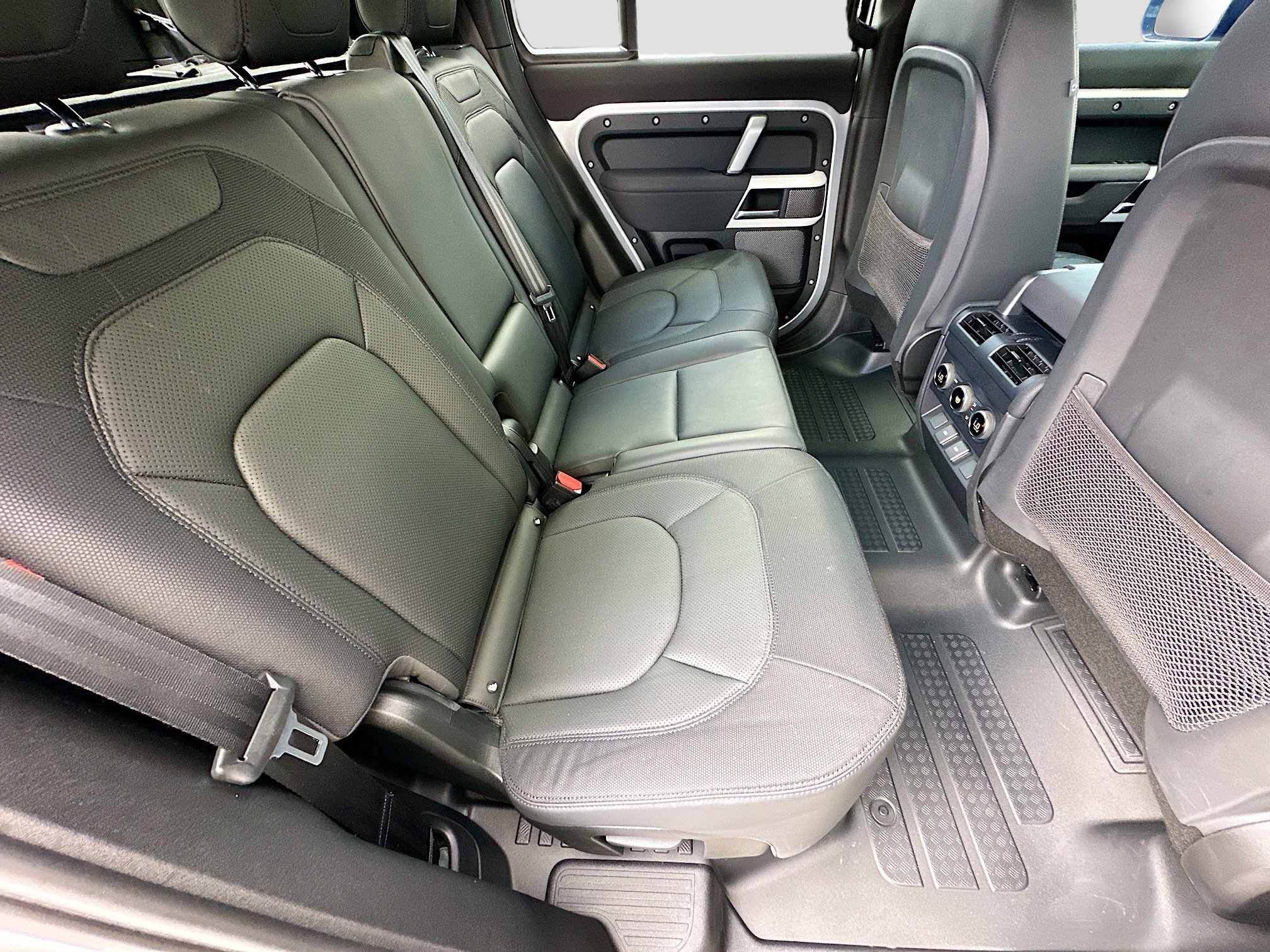 2023 Land Rover Defender X-Dynamic SE photo 27
