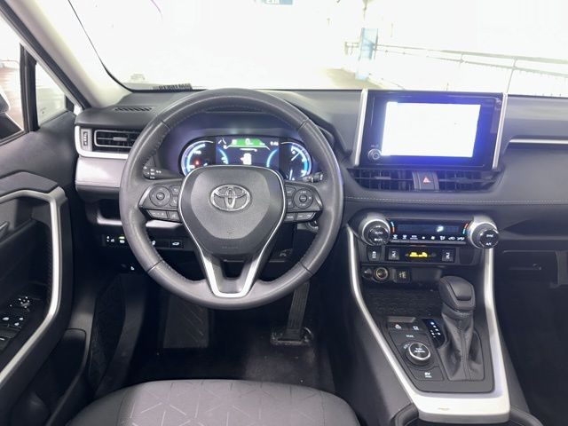 2024 Toyota RAV4 Hybrid XLE photo 8
