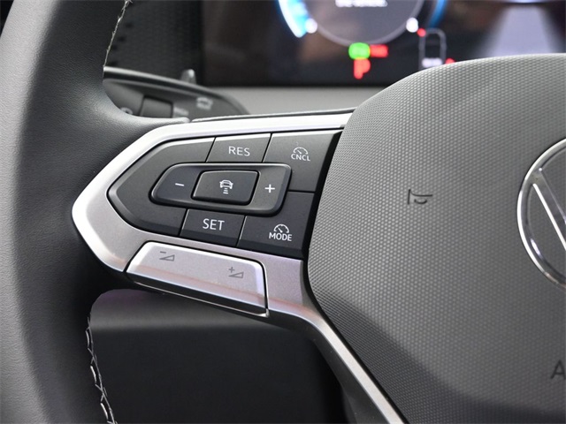 2025 Volkswagen Tiguan SE photo 2