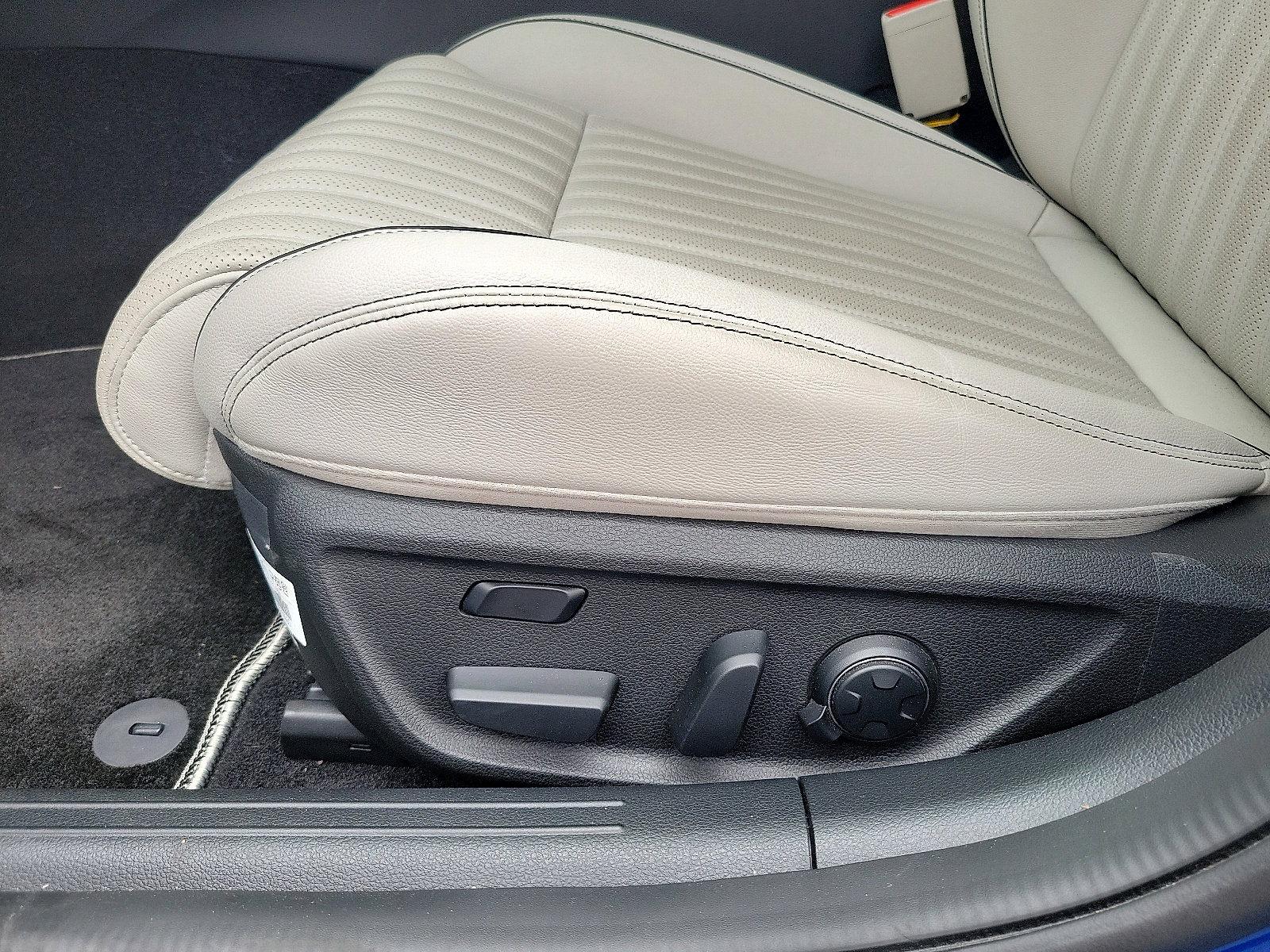 2025 Genesis G70 3.3T Sport Advanced photo 13
