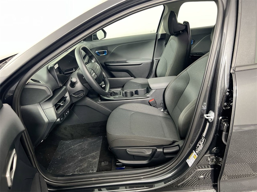 2025 Kia K4 LX photo 13