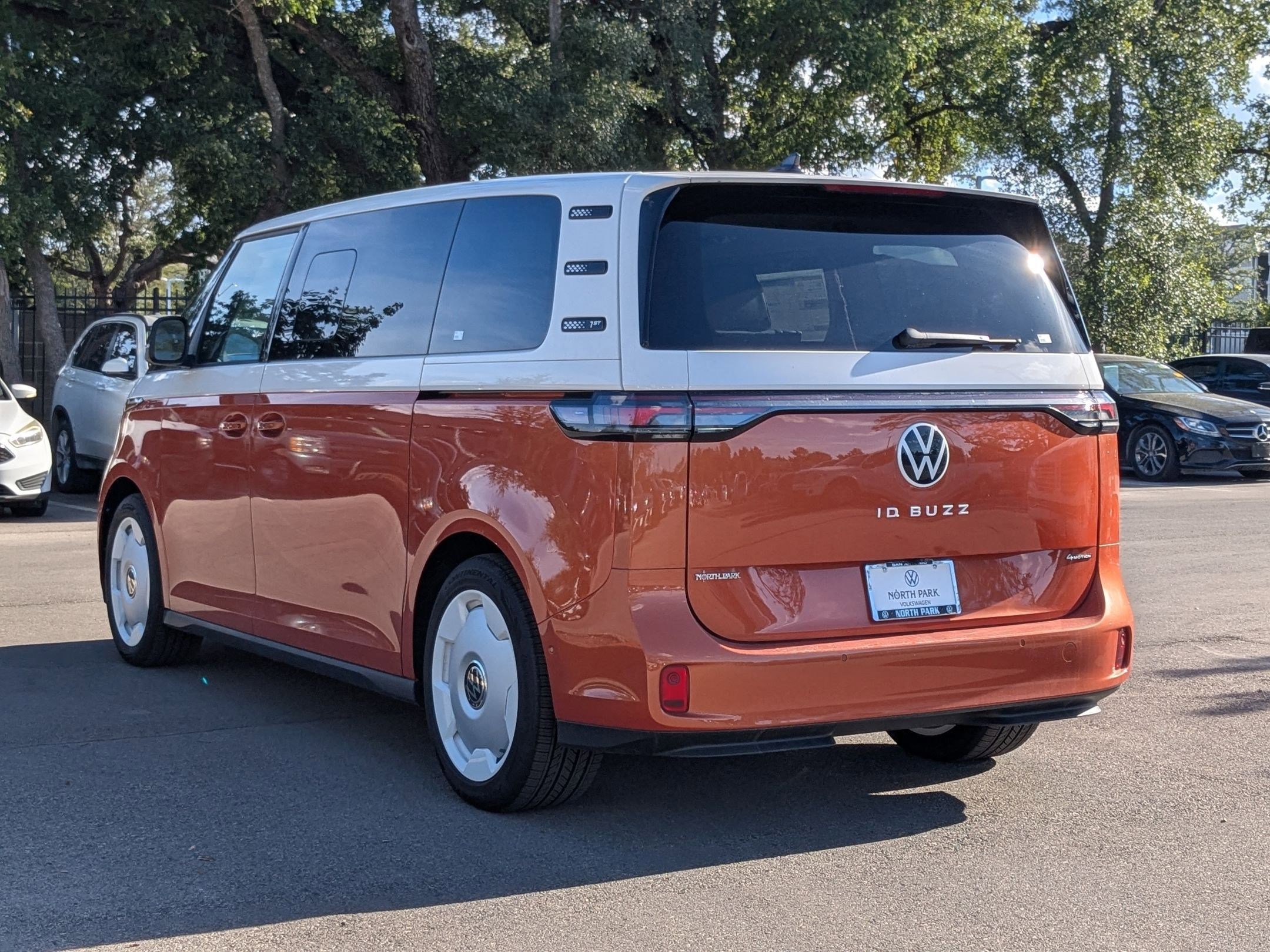 2025 Volkswagen ID. Buzz photo 2