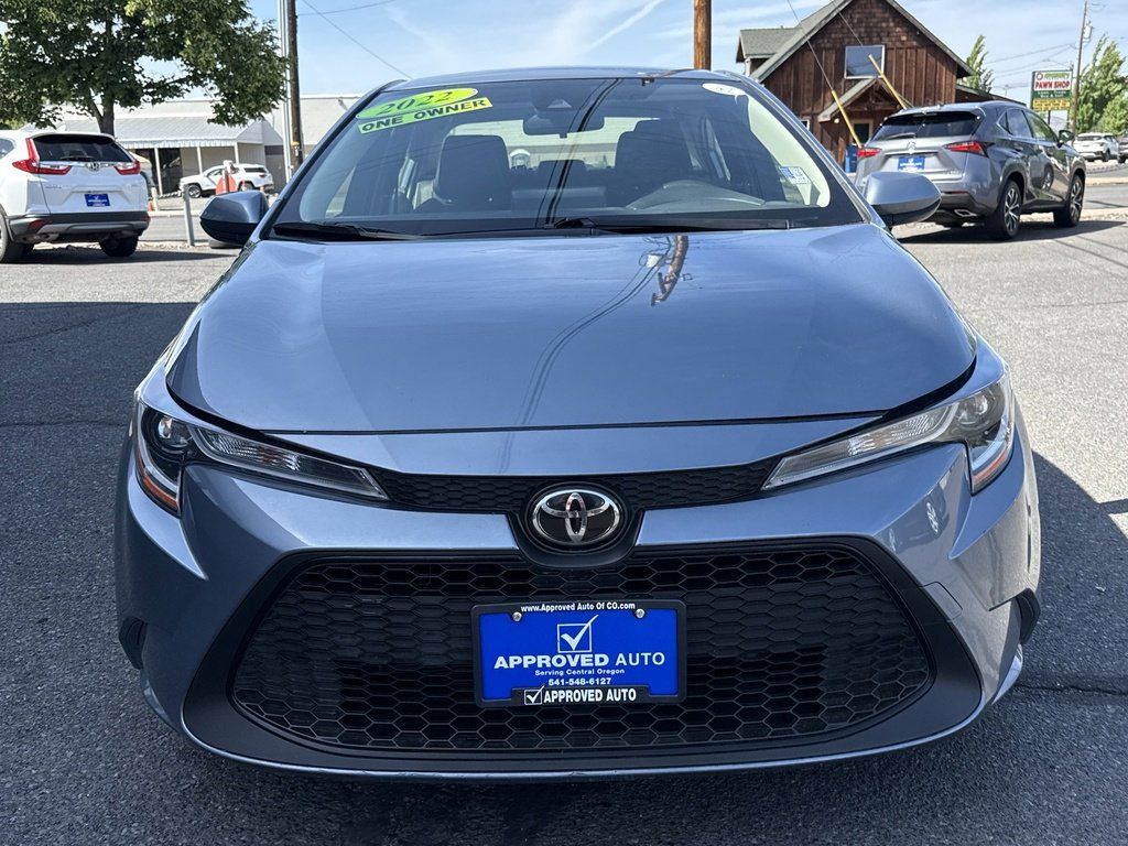 2022 Toyota Corolla LE photo 2