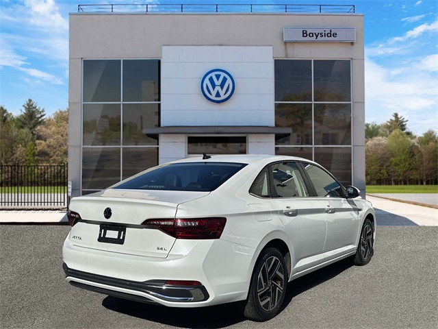2022 Volkswagen Jetta 1.5T SEL photo 3