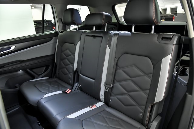 2025 Volkswagen Atlas Peak Edition SE photo 7
