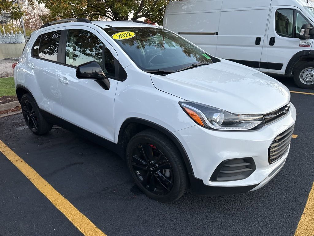 2022 Chevrolet Trax LT photo 2