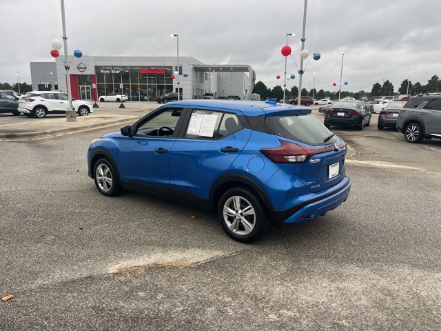 2021 Nissan Kicks S photo 2