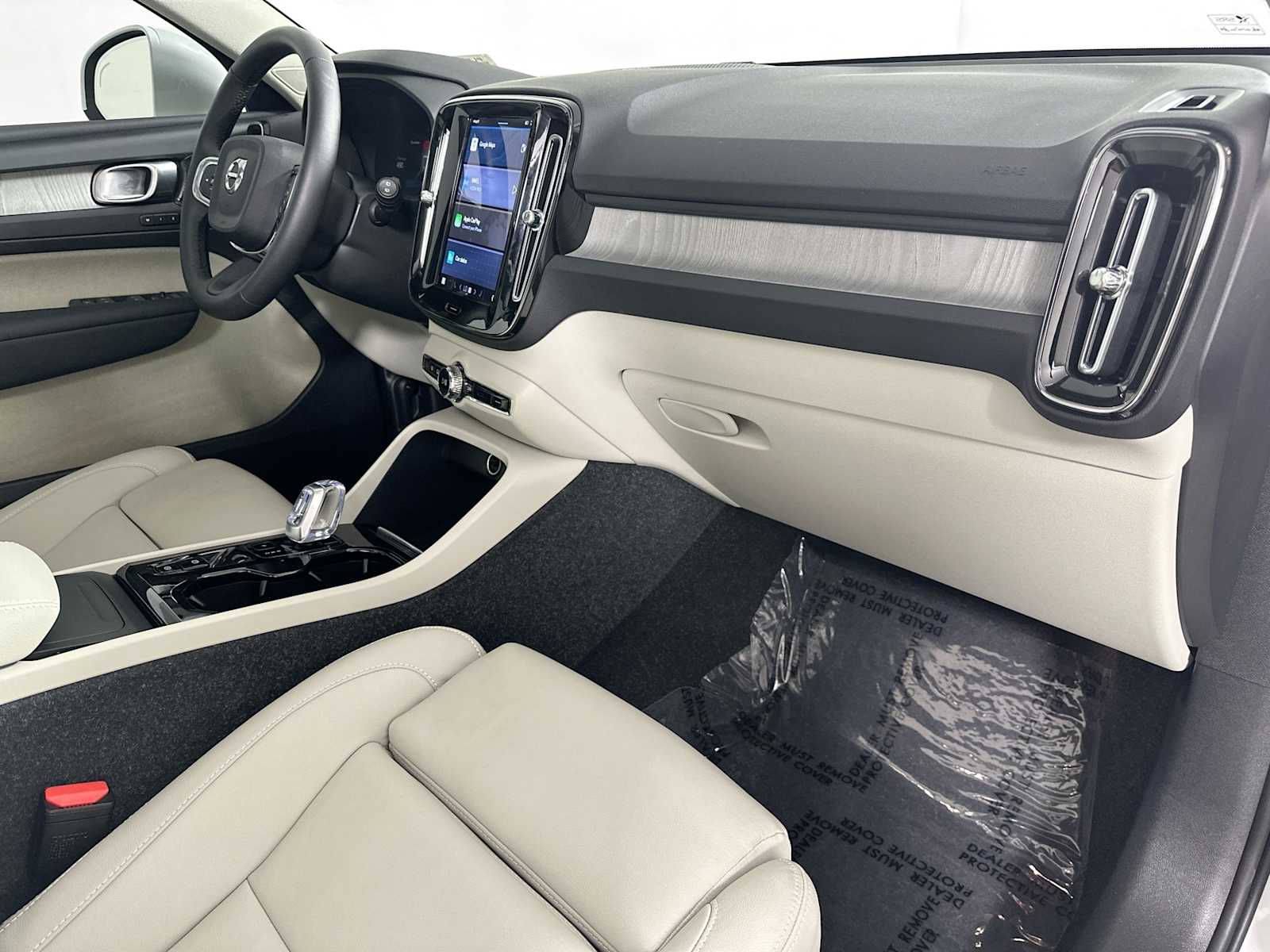 2025 Volvo XC40 AWD Plus photo 28