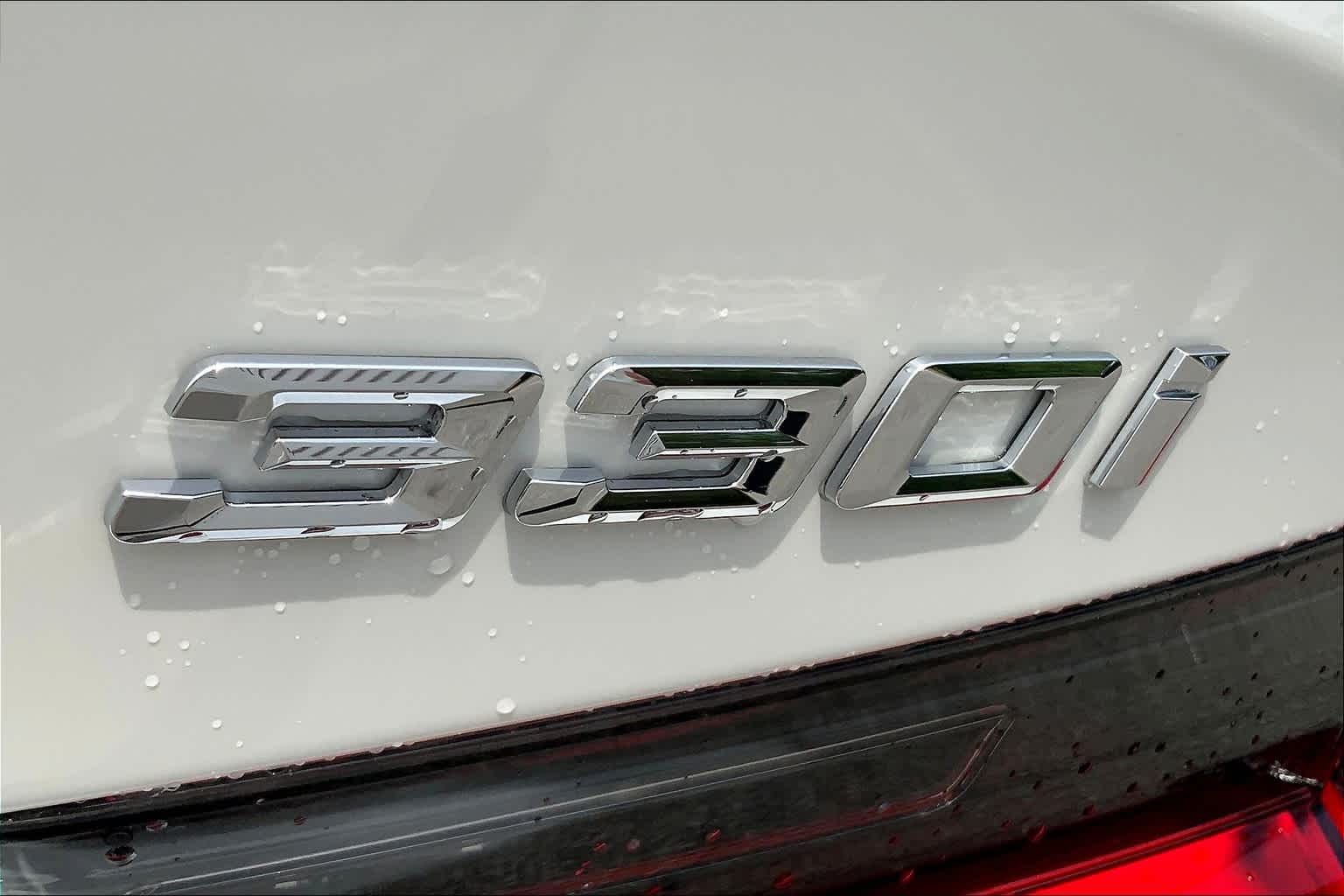 2025 BMW 3 Series 330i - Photo 15