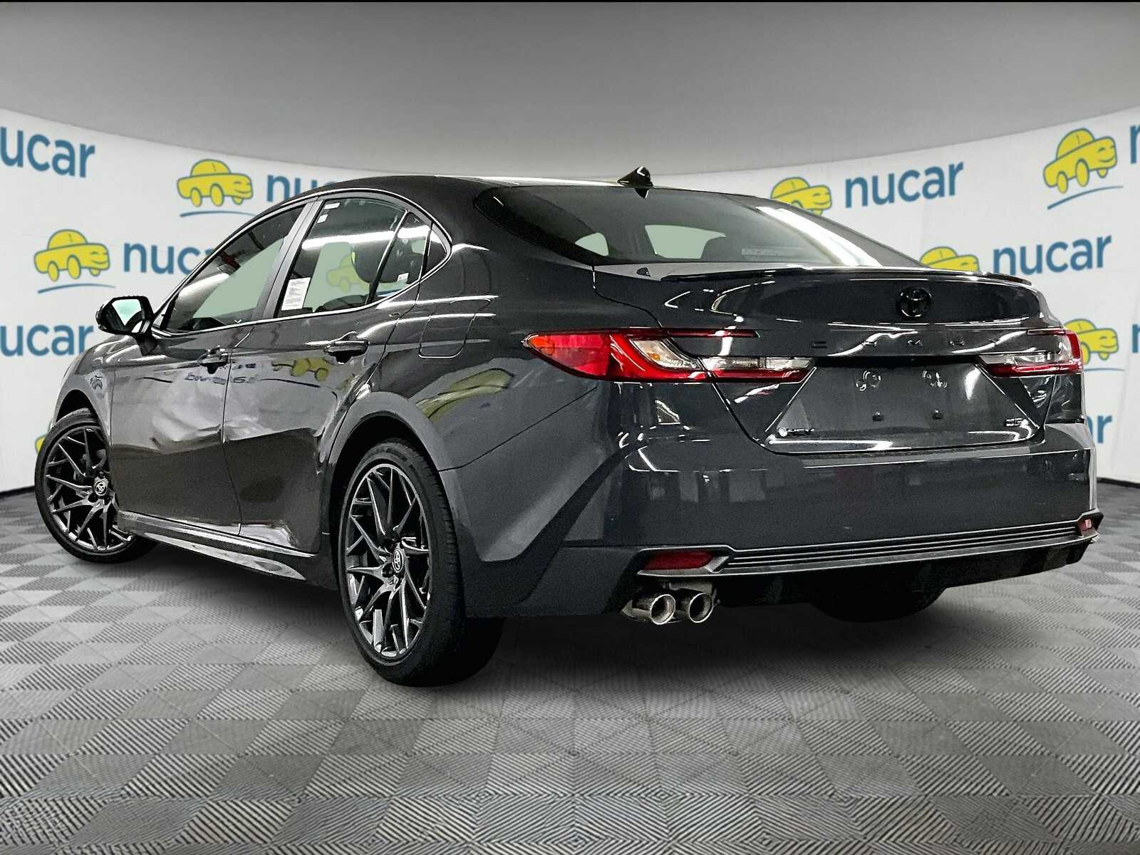 2025 Toyota Camry SE photo 4