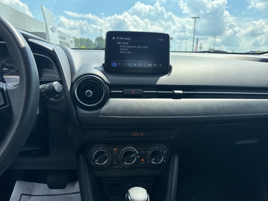 2020 Toyota Yaris LE photo 14