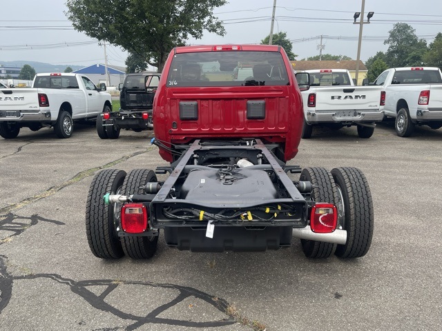 2025 Ram 5500 Tradesman photo 4