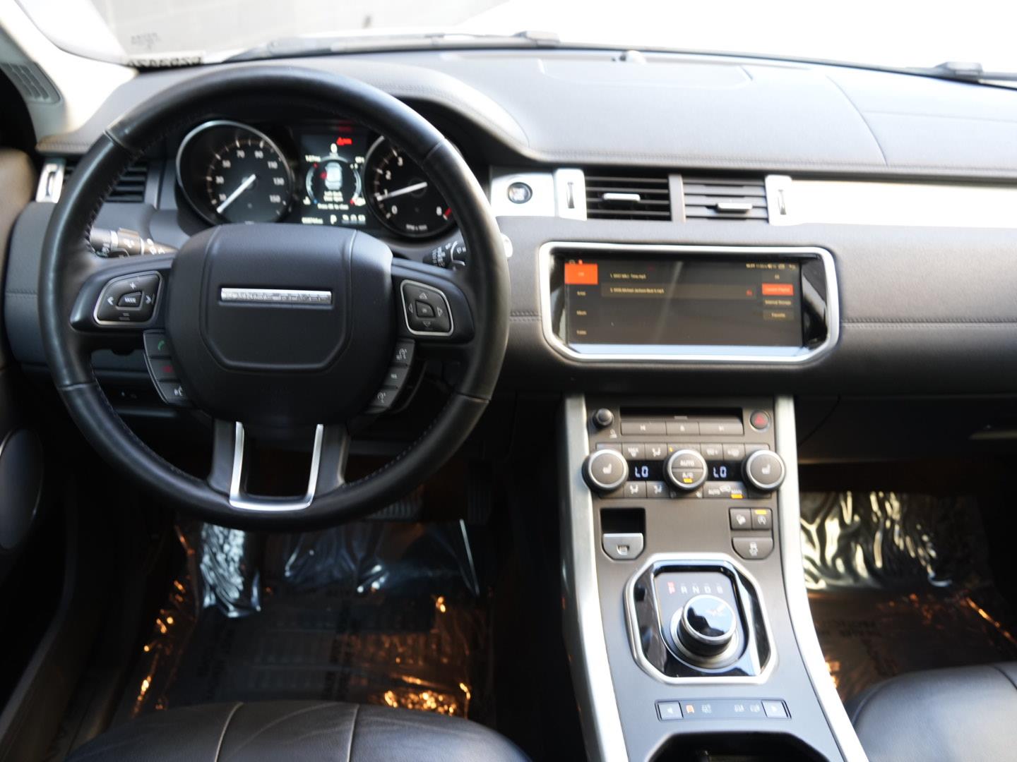 2017 Land Rover Range Rover Evoque SE photo 4