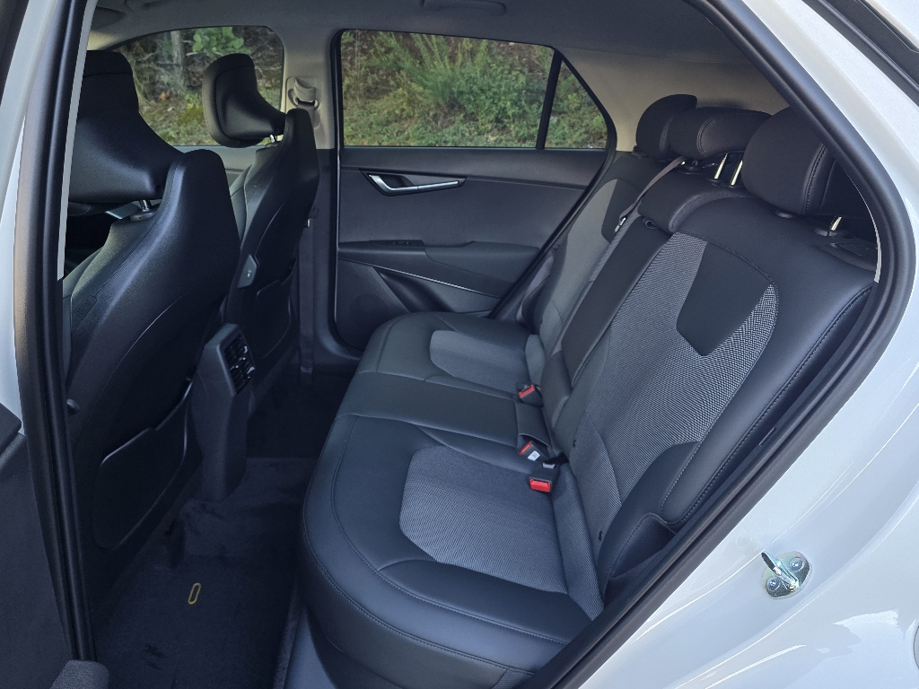 2025 Kia Niro Plug-In Hybrid EX photo 4