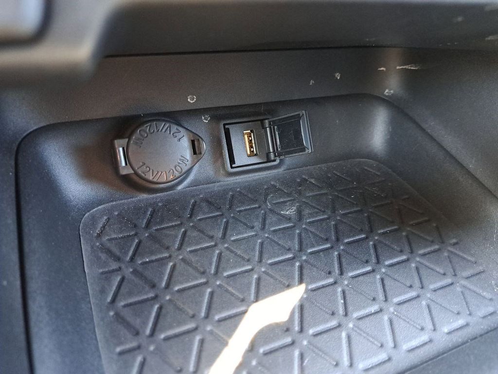 2022 Toyota RAV4 Hybrid XLE Premium photo 22