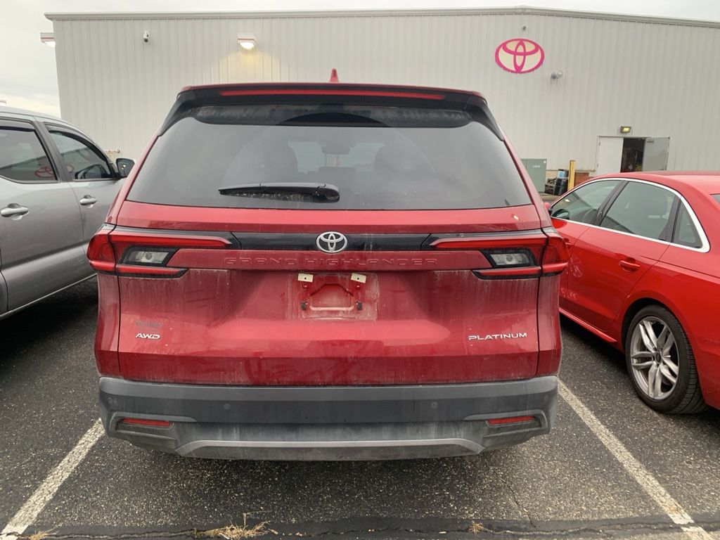 2025 Toyota Grand Highlander Platinum photo 2