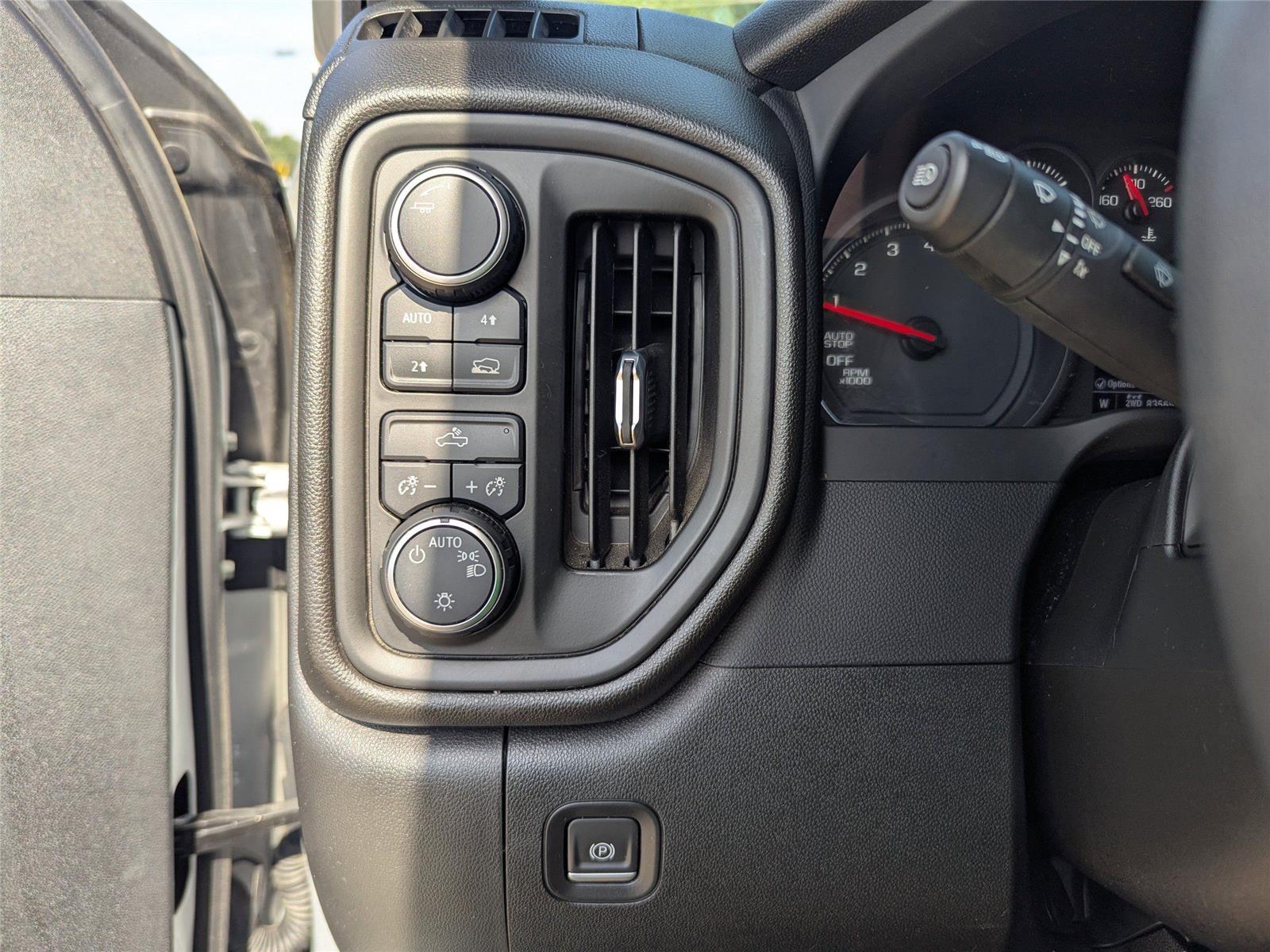 2022 Chevrolet Silverado 1500 Custom photo 31
