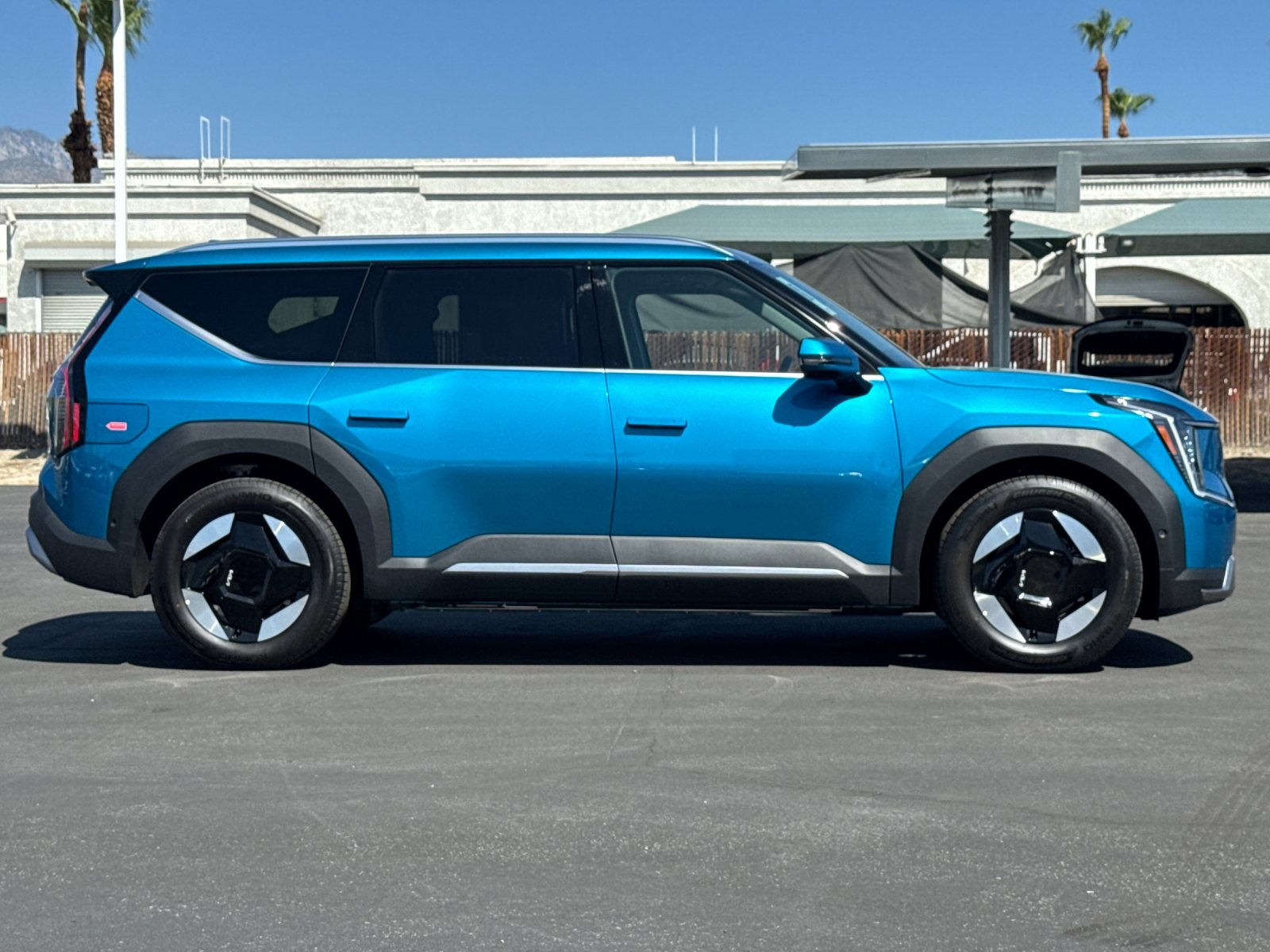 2026 Kia EV9 Wind photo 2