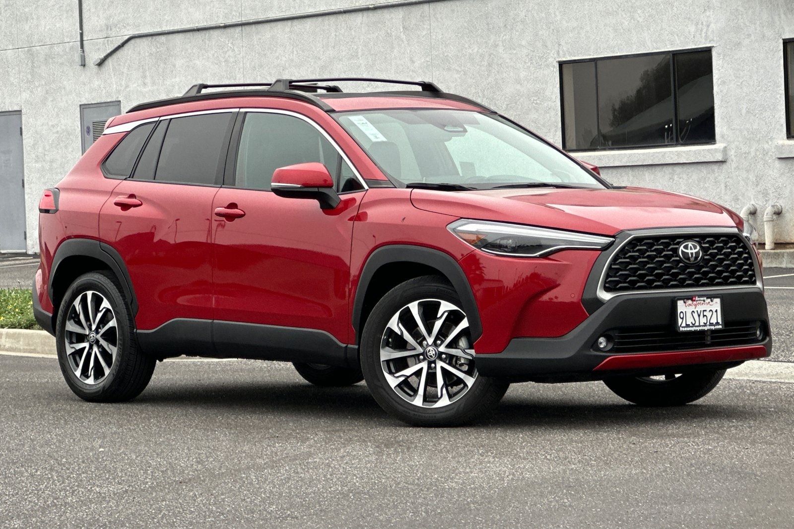 2024 Toyota Corolla Cross XLE photo 2