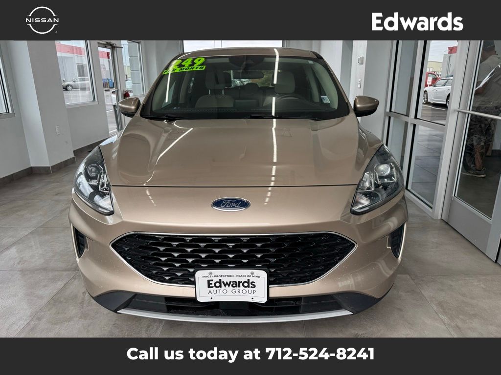 2020 Ford Escape SE photo 3