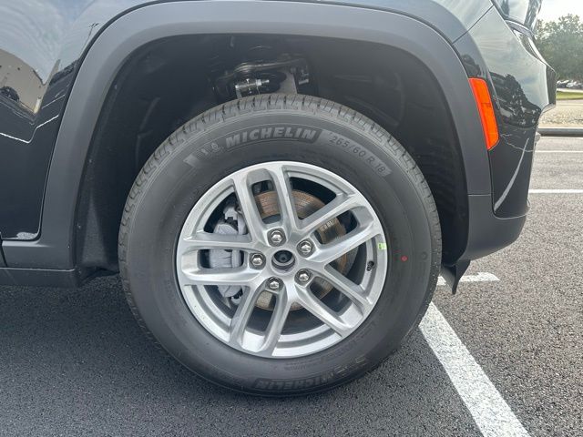 2025 Jeep Grand Cherokee Laredo X photo 11