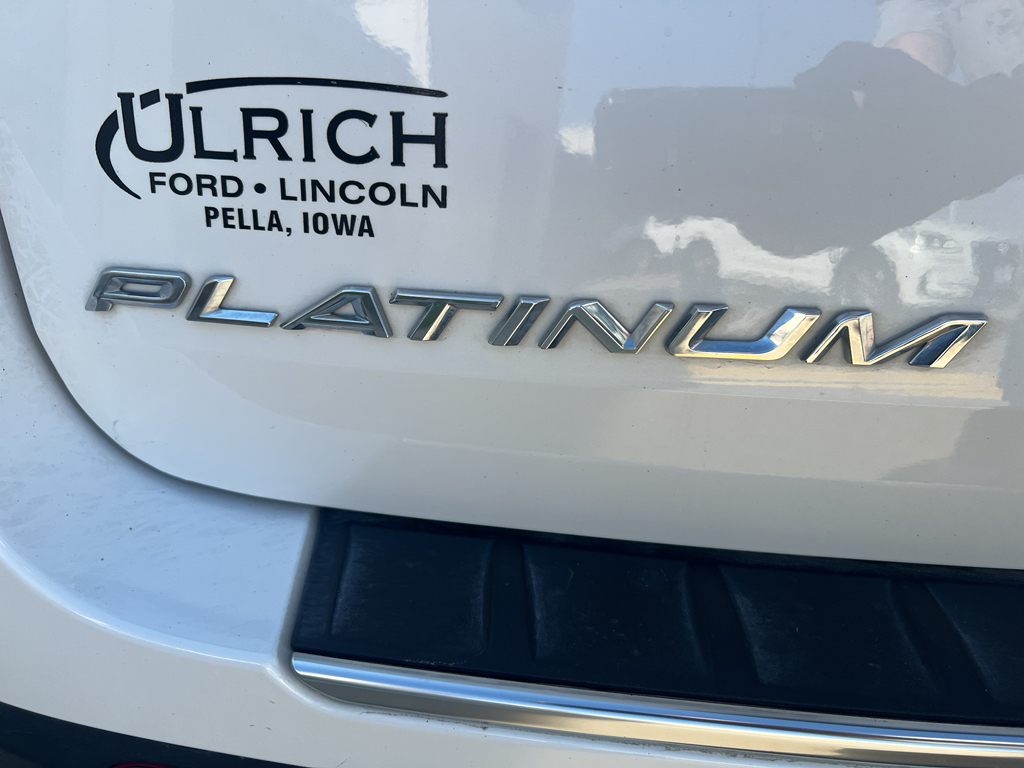 2020 Ford Explorer Platinum photo 16