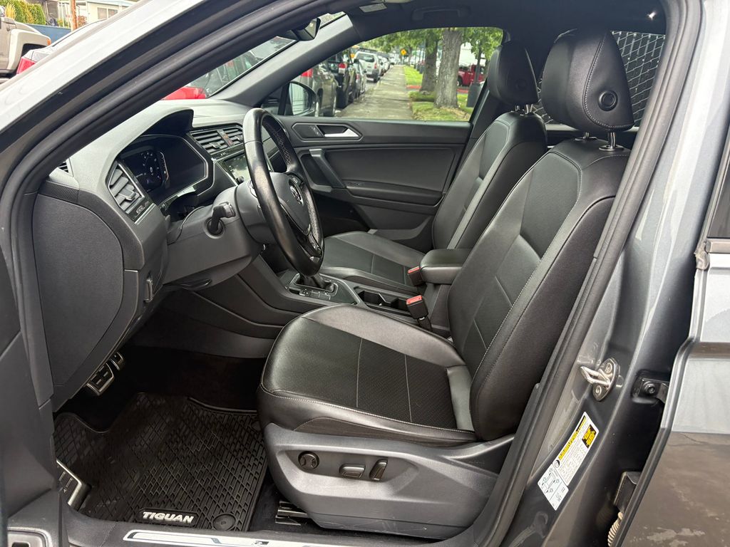 2019 Volkswagen Tiguan SEL R-Line photo 12