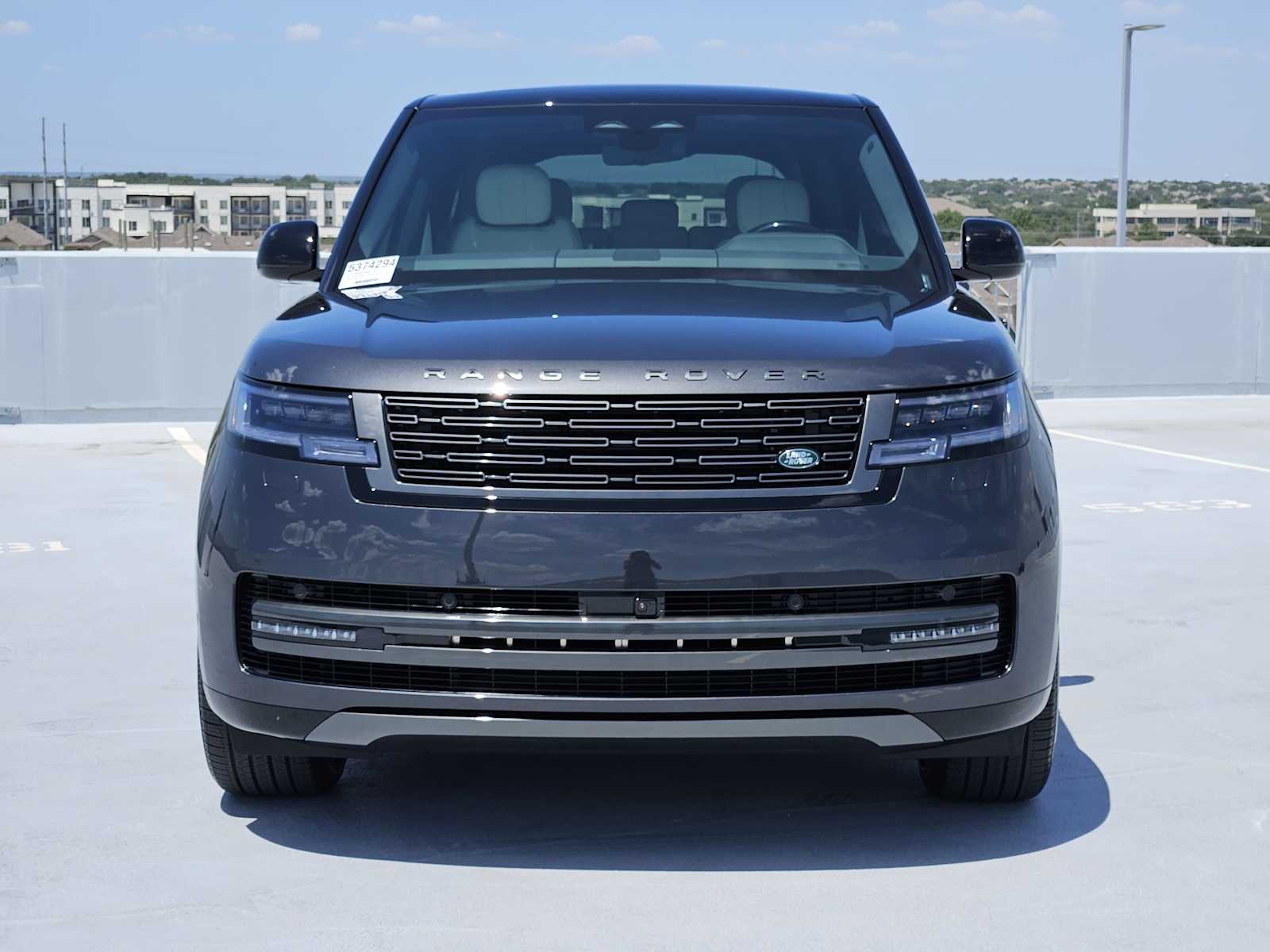 2025 Land Rover Range Rover SE photo 2