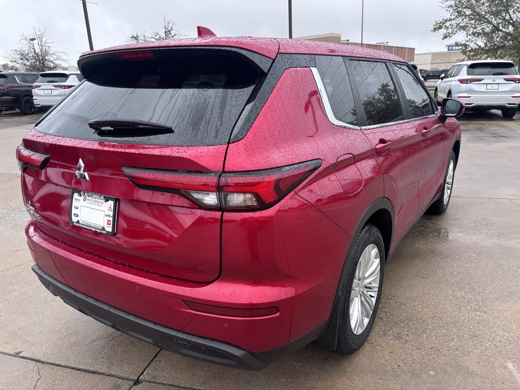 2024 Mitsubishi Outlander ES photo 8