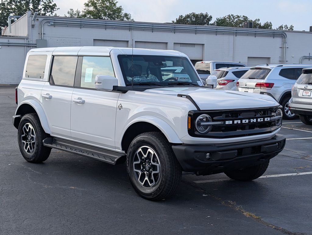 2025 Ford Bronco Outer Banks photo 2