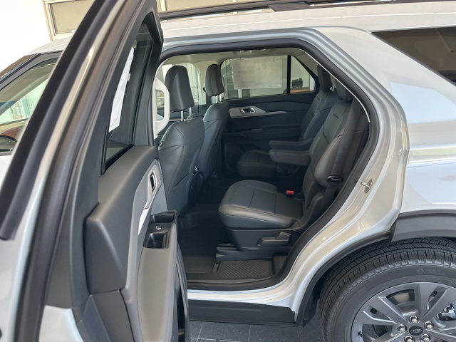 2025 Ford Explorer photo 30