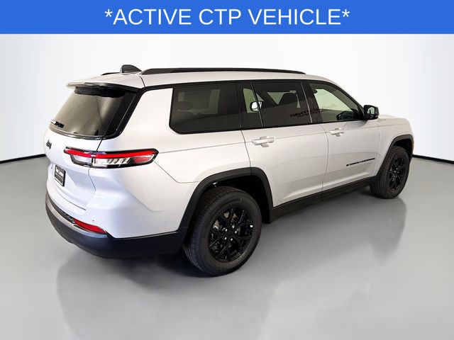2025 Jeep Grand Cherokee Laredo Altitude photo 3