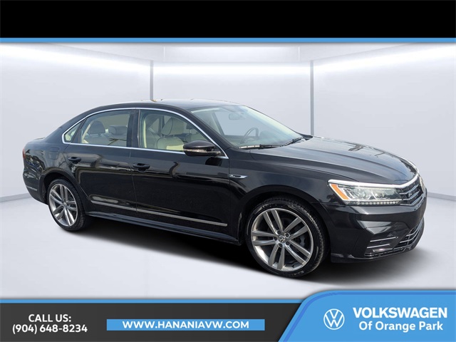 2017 Volkswagen Passat R-Line's photo